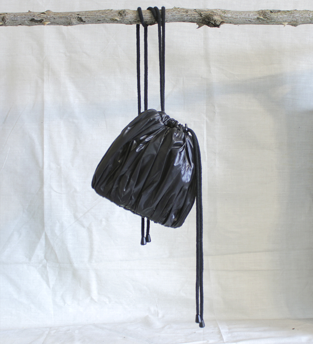 ruched nylon pouch (black)